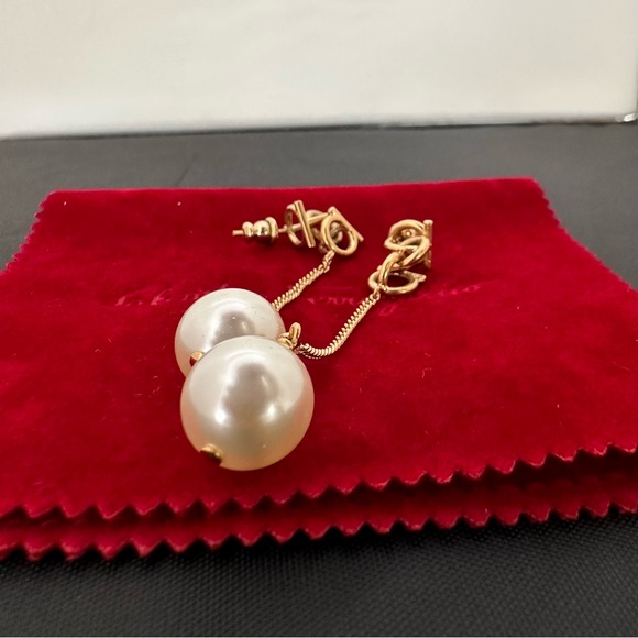 Salvatore Ferragamo Gancini Chain Drop Earrings With Pearl In Gold NEW IN BOX - Picture 12 of 15